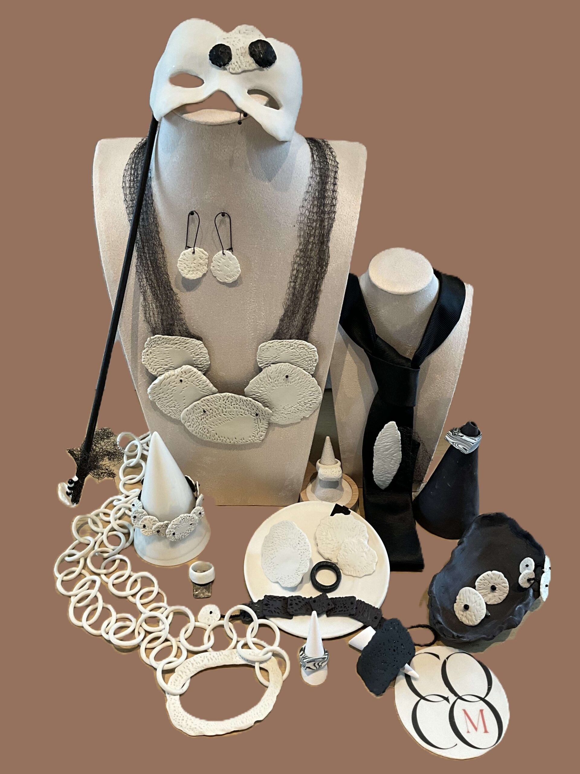 zwart wit bruine achtergrond juwelen lage res